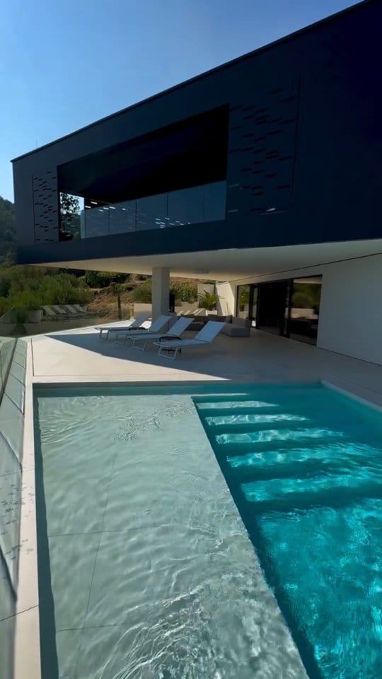 Post 1 by SF Founda (Luxury Real Estate & Travel) on Instagram (video)