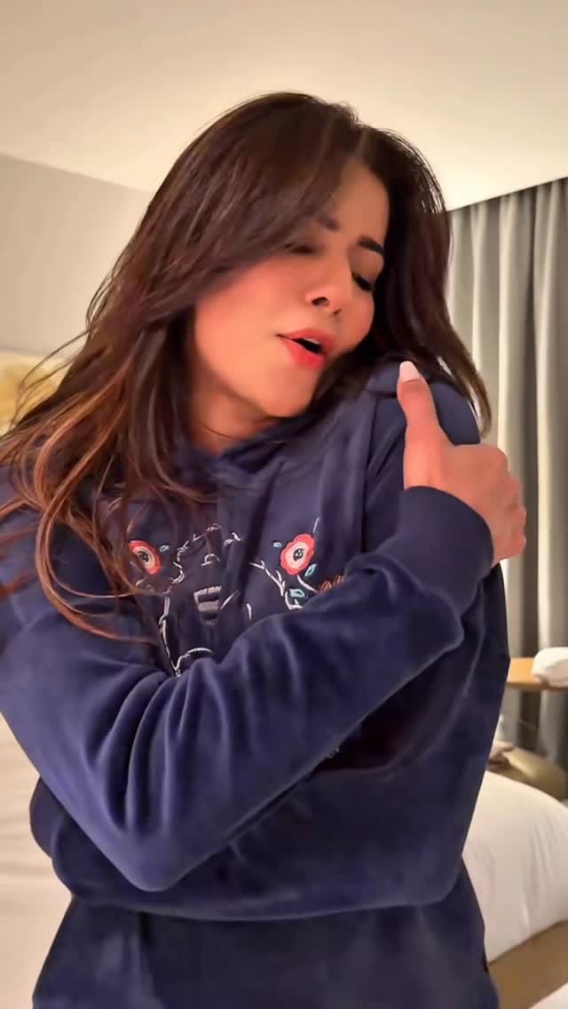 Post 2 by Ayesha Hashme on Instagram (video)