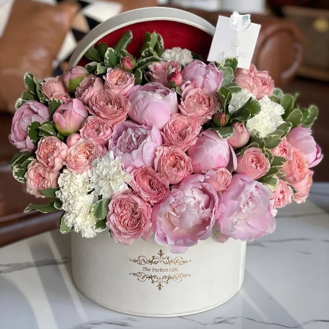Post 8 by The Perfect Gift® Dubai on Instagram (carousel)
