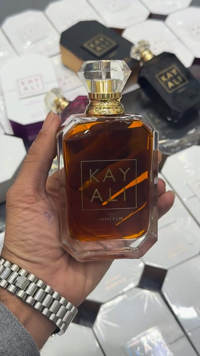 Post 7 by AM STORE on Instagram (video)
