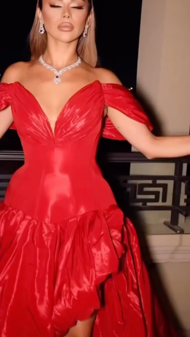Post 3 by ADALIZ on Instagram (video)