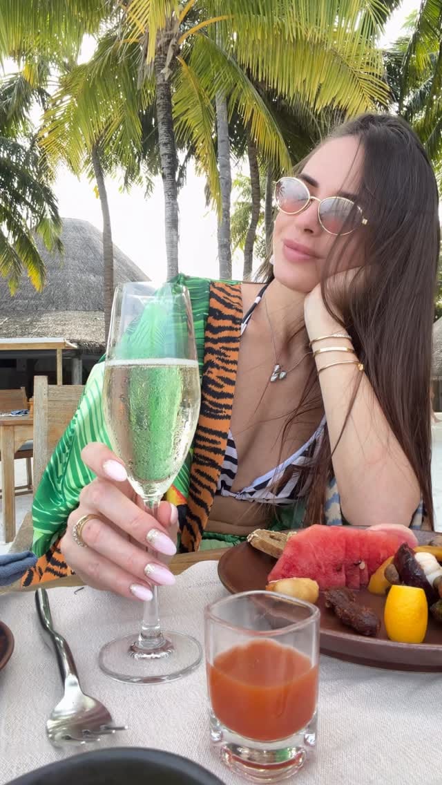 Post 8 by ARTIST, MODEL, FASHION BLOGGER on Instagram (video)