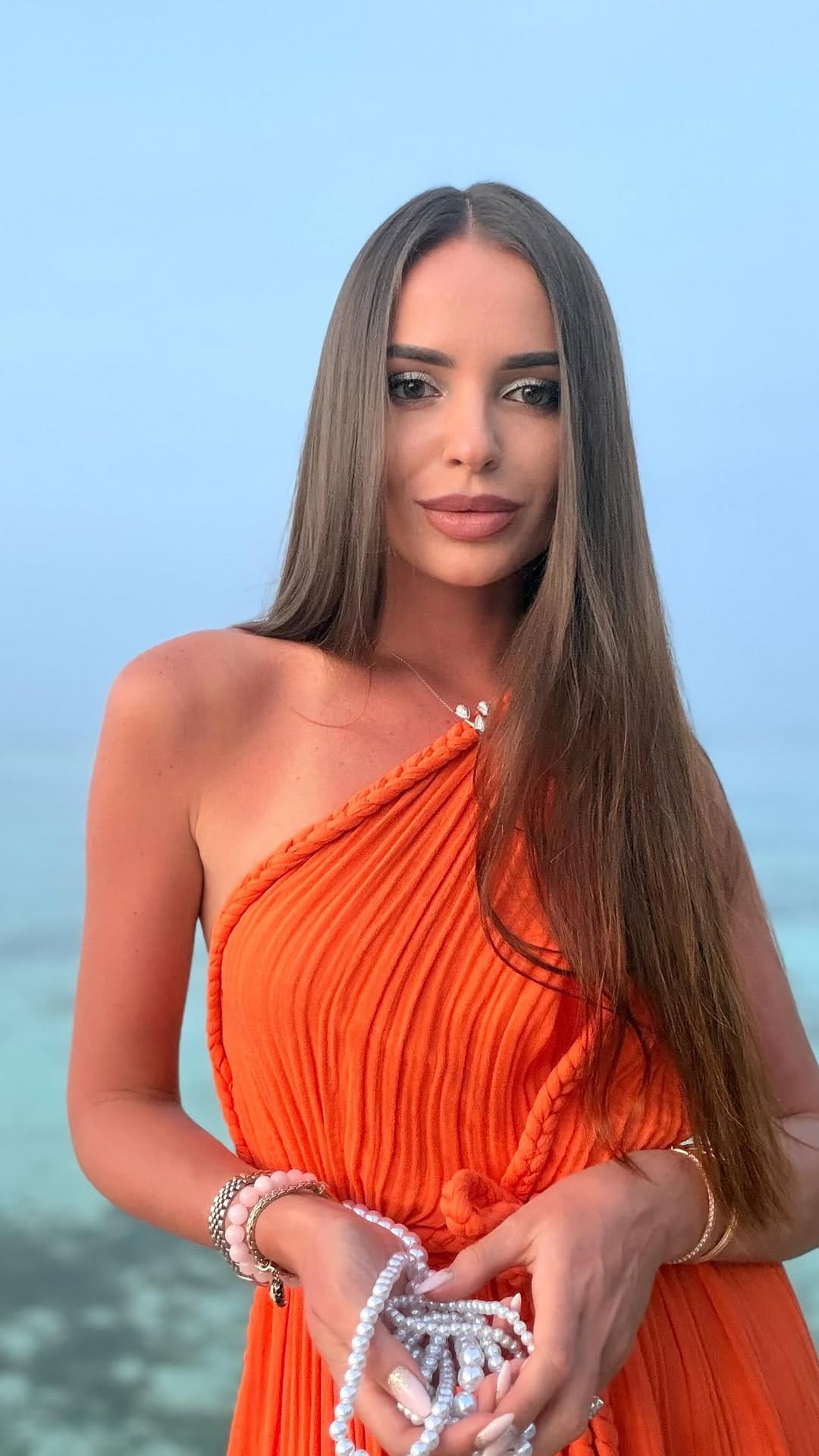 Post 7 by ARTIST, MODEL, FASHION BLOGGER on Instagram (video)
