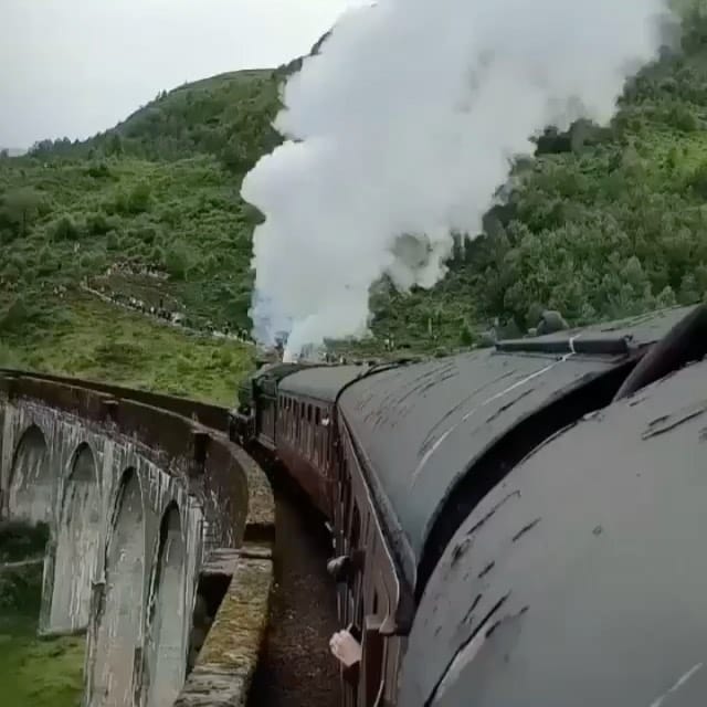 Post 10 by سايح  اماراتي on Instagram (video)