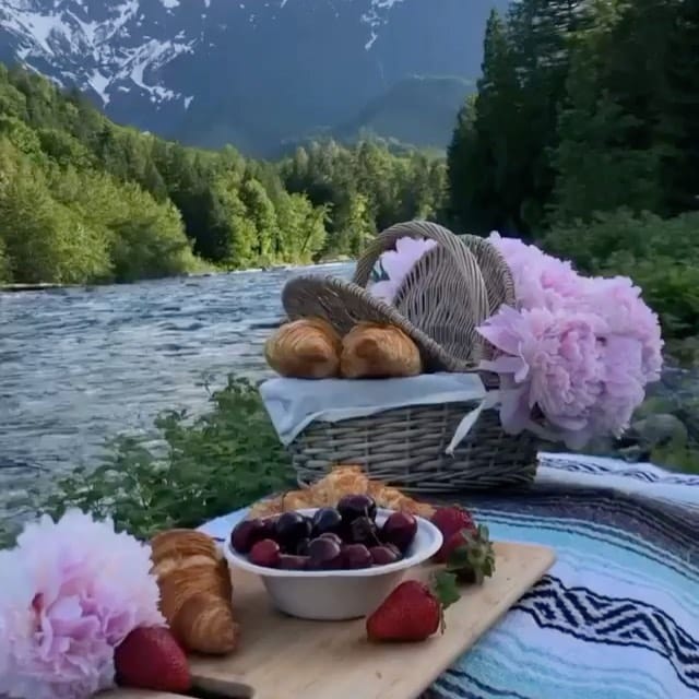 Post 8 by سايح  اماراتي on Instagram (video)
