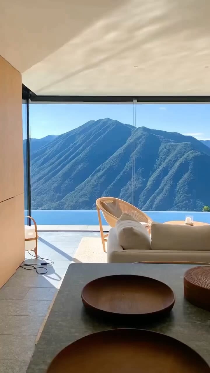 Post 2 by سايح  اماراتي on Instagram (video)