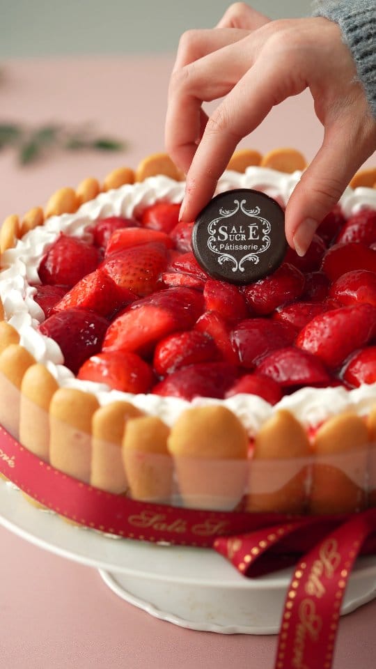 Post 3 by Salé Sucré Pâtisserie on Instagram (video)