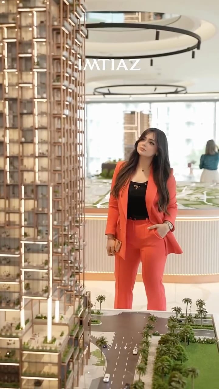 Post 4 by Zirwa KKhan on Instagram (video)