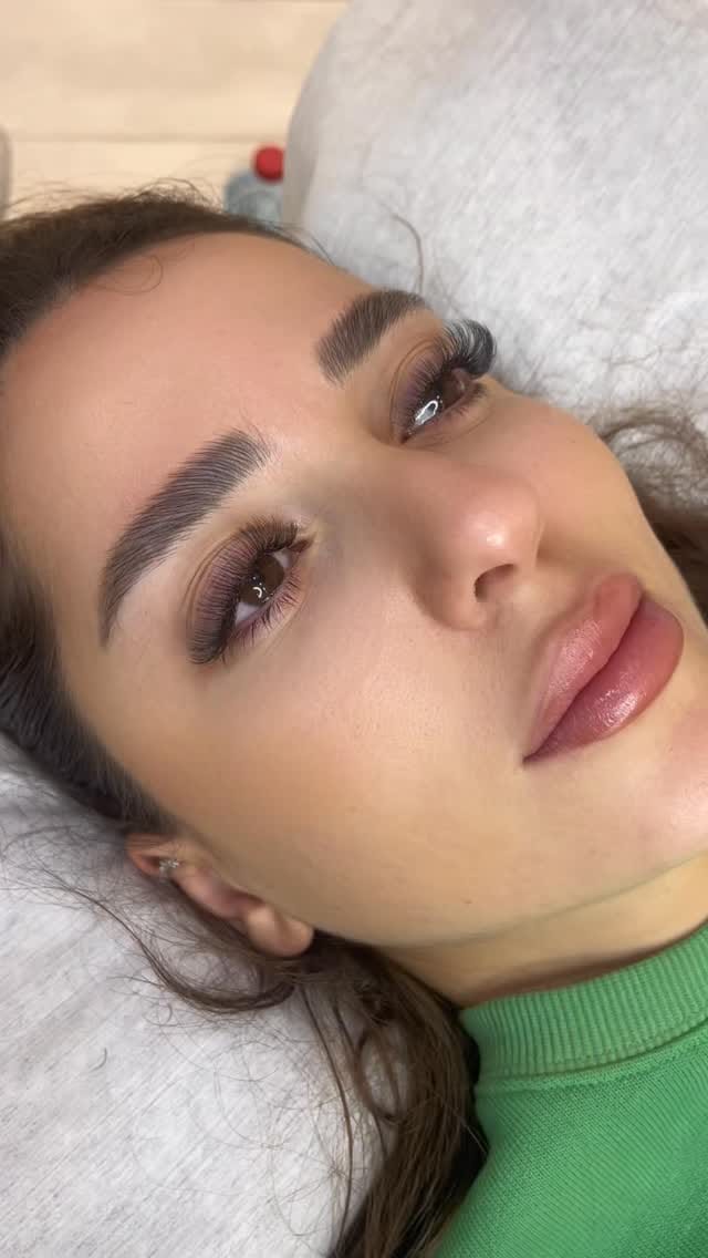 Post 5 by reignbeautybar 👑Dubai UAE on Instagram (video)