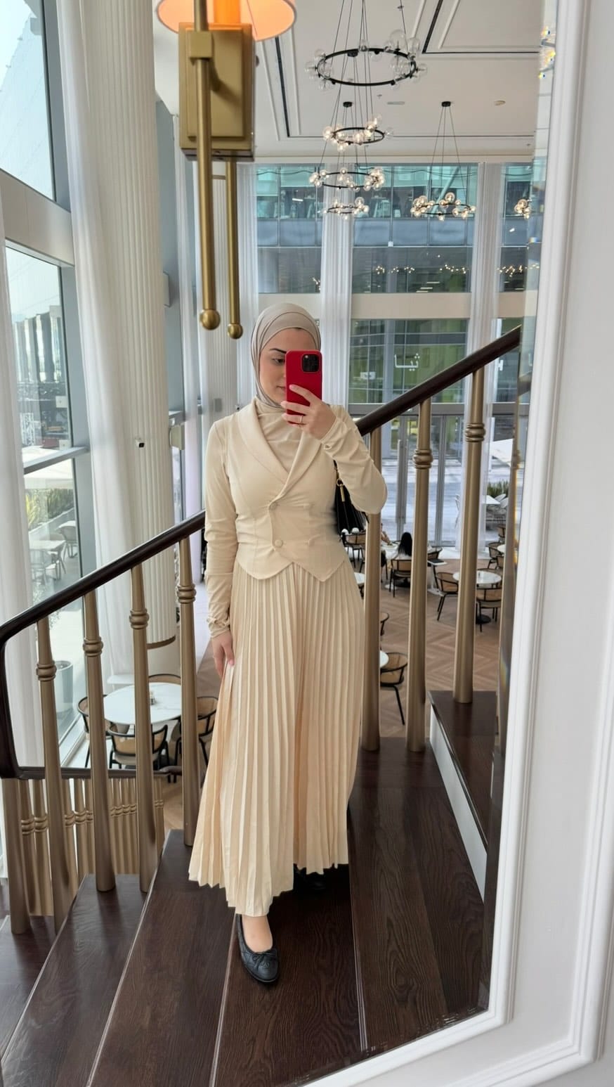 Post 8 by Sarah | Modest Fashion on Instagram (video)