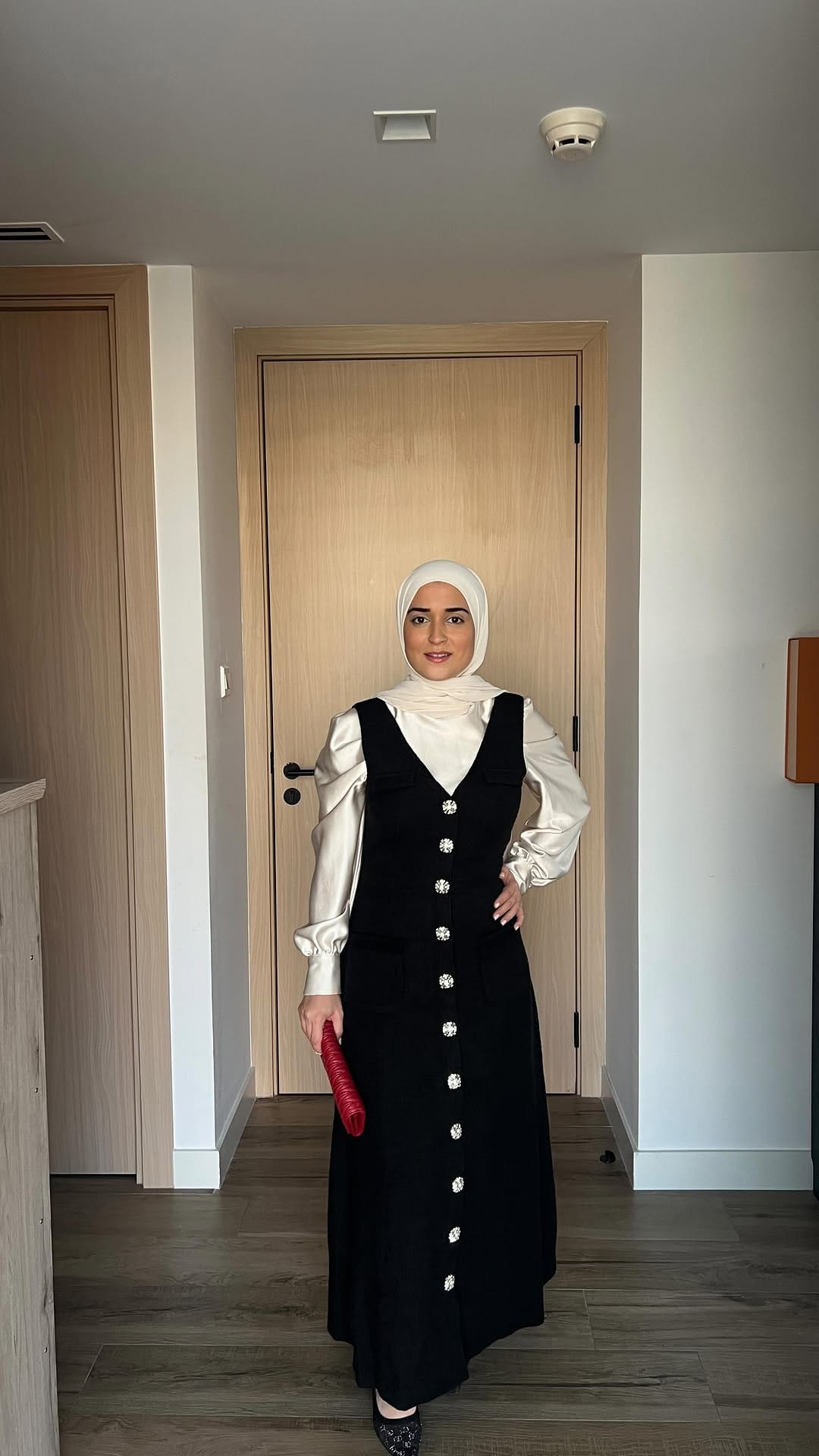 Post 3 by Sarah | Modest Fashion on Instagram (video)