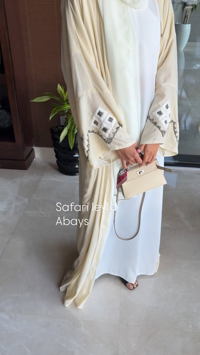 Post 6 by 🇦🇪🌴🐪▪️◾️◼️SAFARI◼️◾️▪️🐪🌴🇦🇪 on Instagram (video)