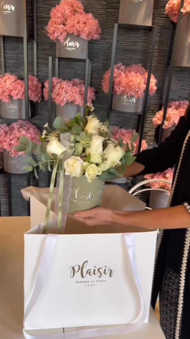 Post 9 by Plaisir Cadeaux et Fleurs on Instagram (video)