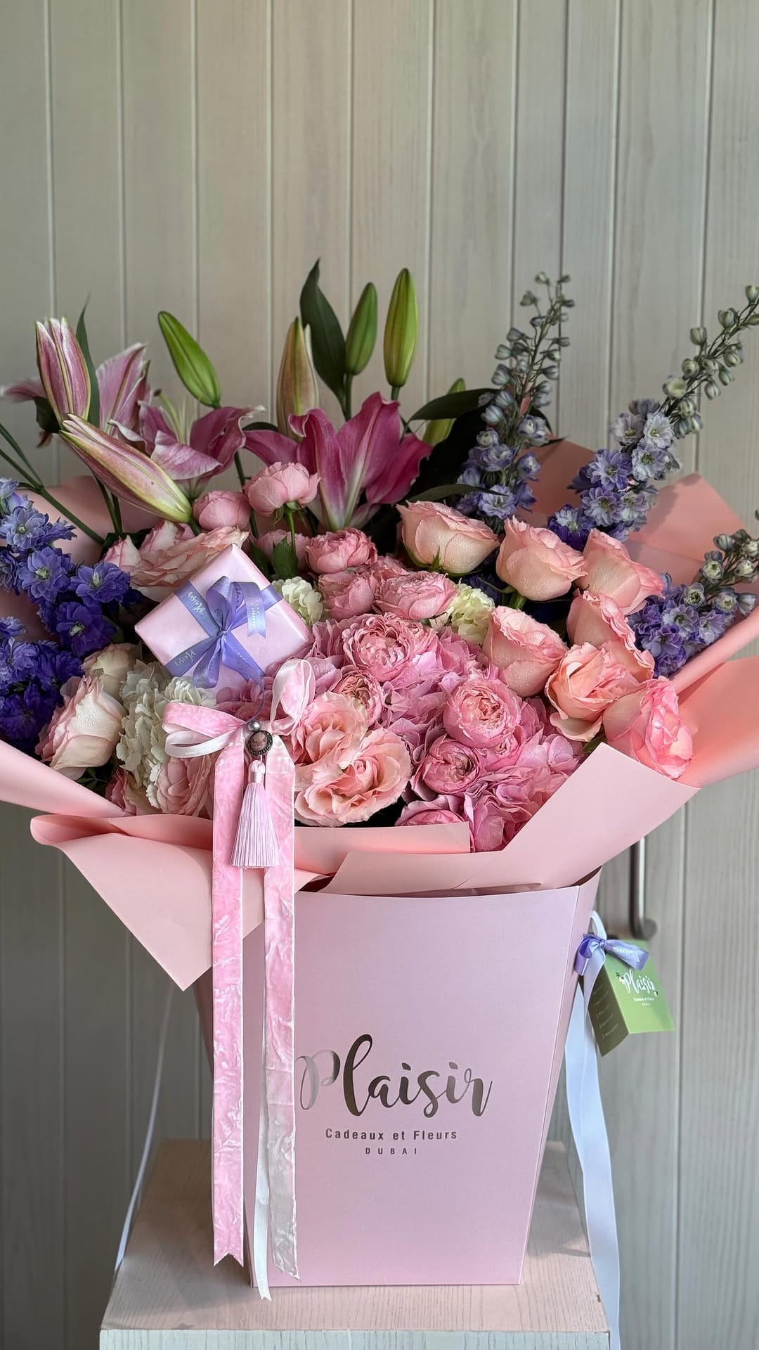 Post 1 by Plaisir Cadeaux et Fleurs on Instagram (video)