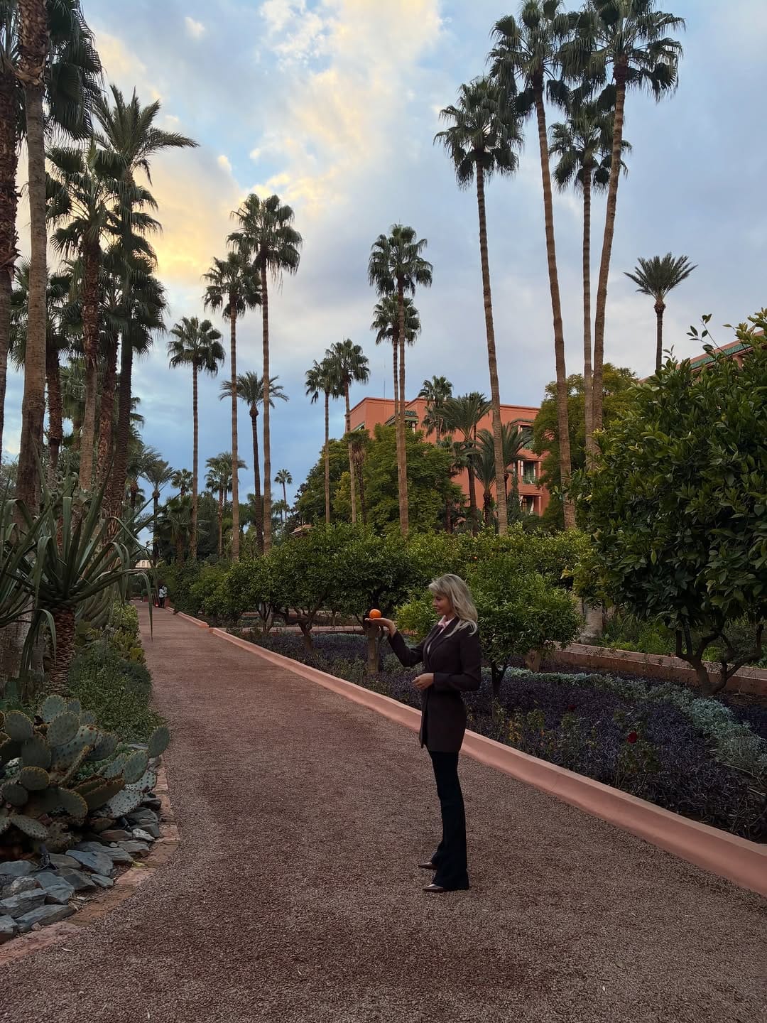 Post 3 by Julia Rempe | cosmetologist and medical expert on Instagram (carousel)