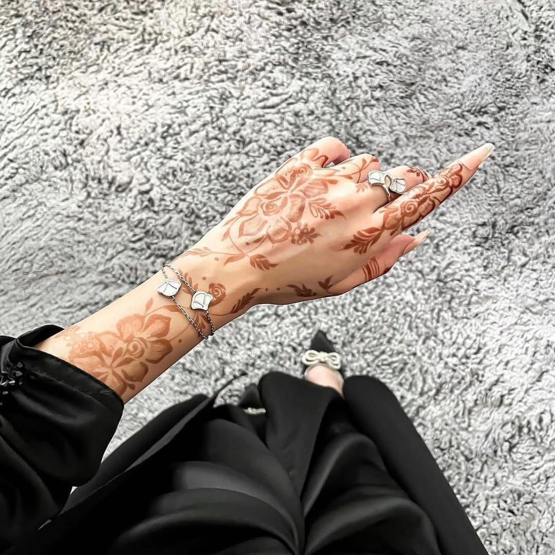 Post 8 by The Henna Box | صندوق الحناء on Instagram (carousel)