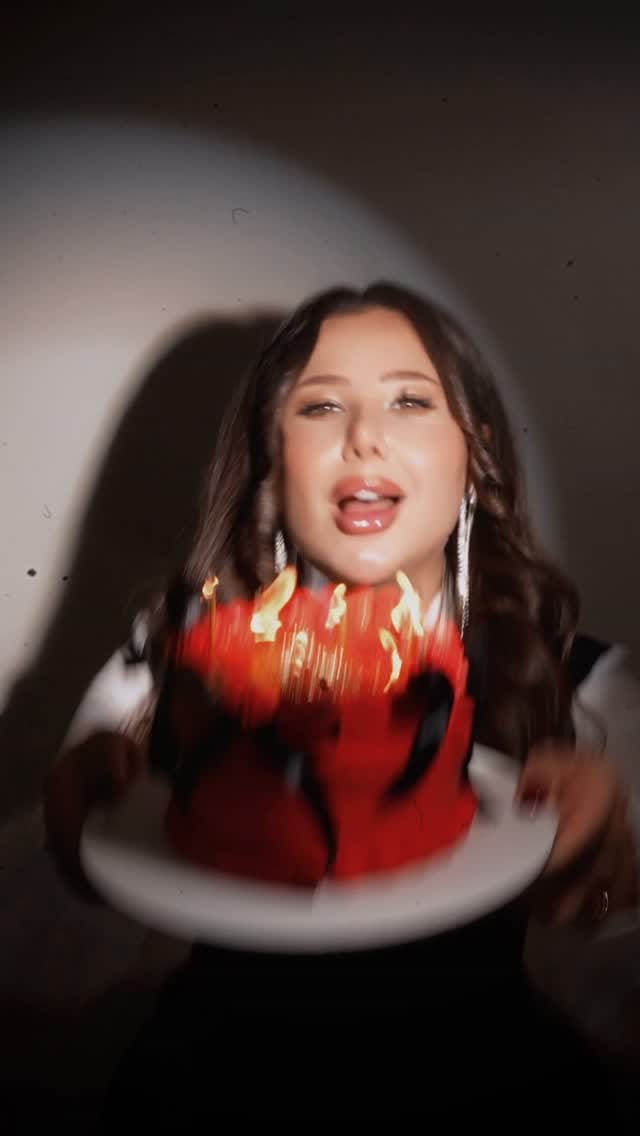 Post 5 by 𝘼𝙇𝘼𝘼 𝘼𝙇𝙆𝙃𝘼𝙇𝘿𝙄 🍒🦋 on Instagram (video)