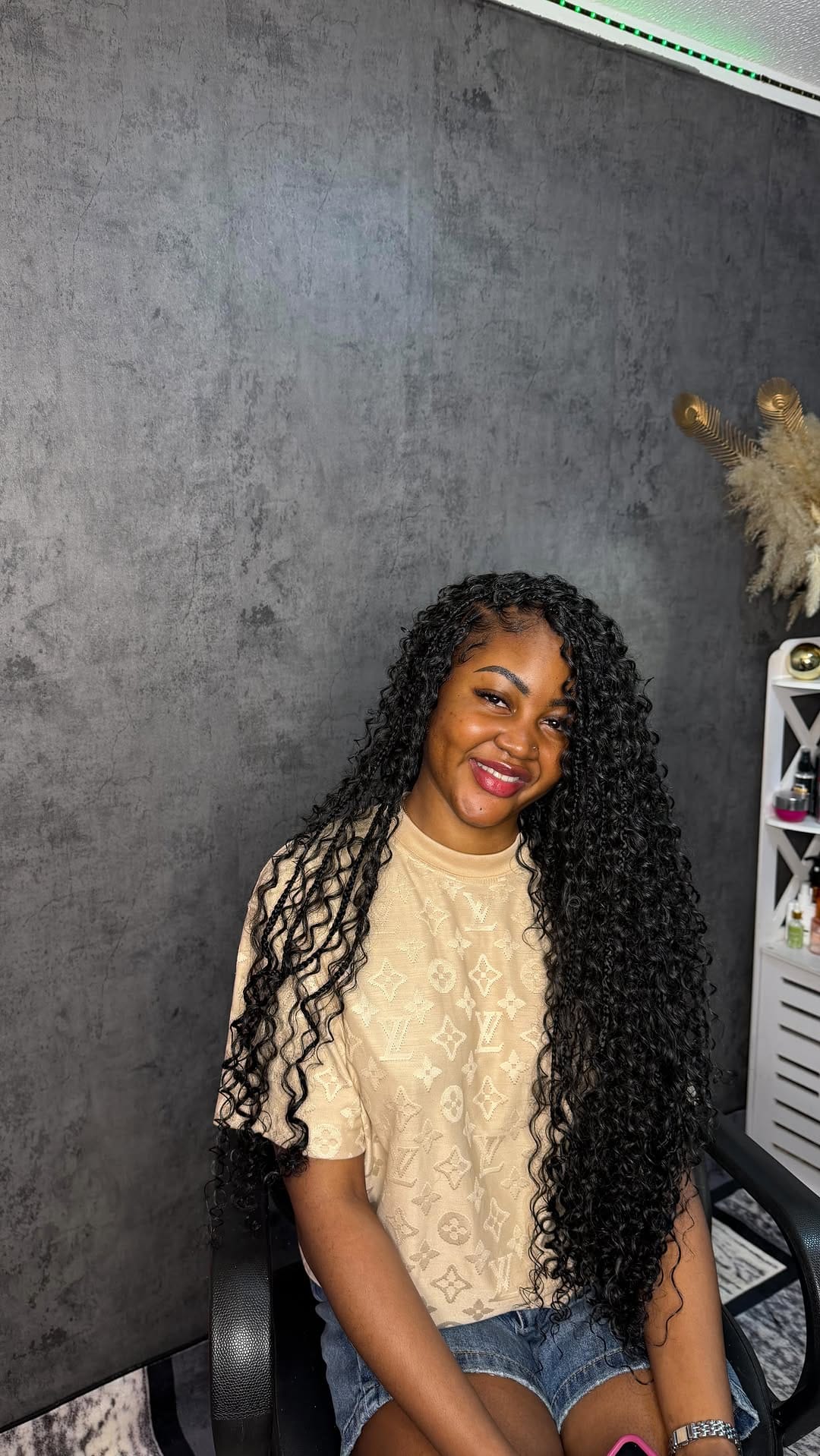 Post 2 by DUBAI HAIR STYLIST 💇‍♀️ on Instagram (video)