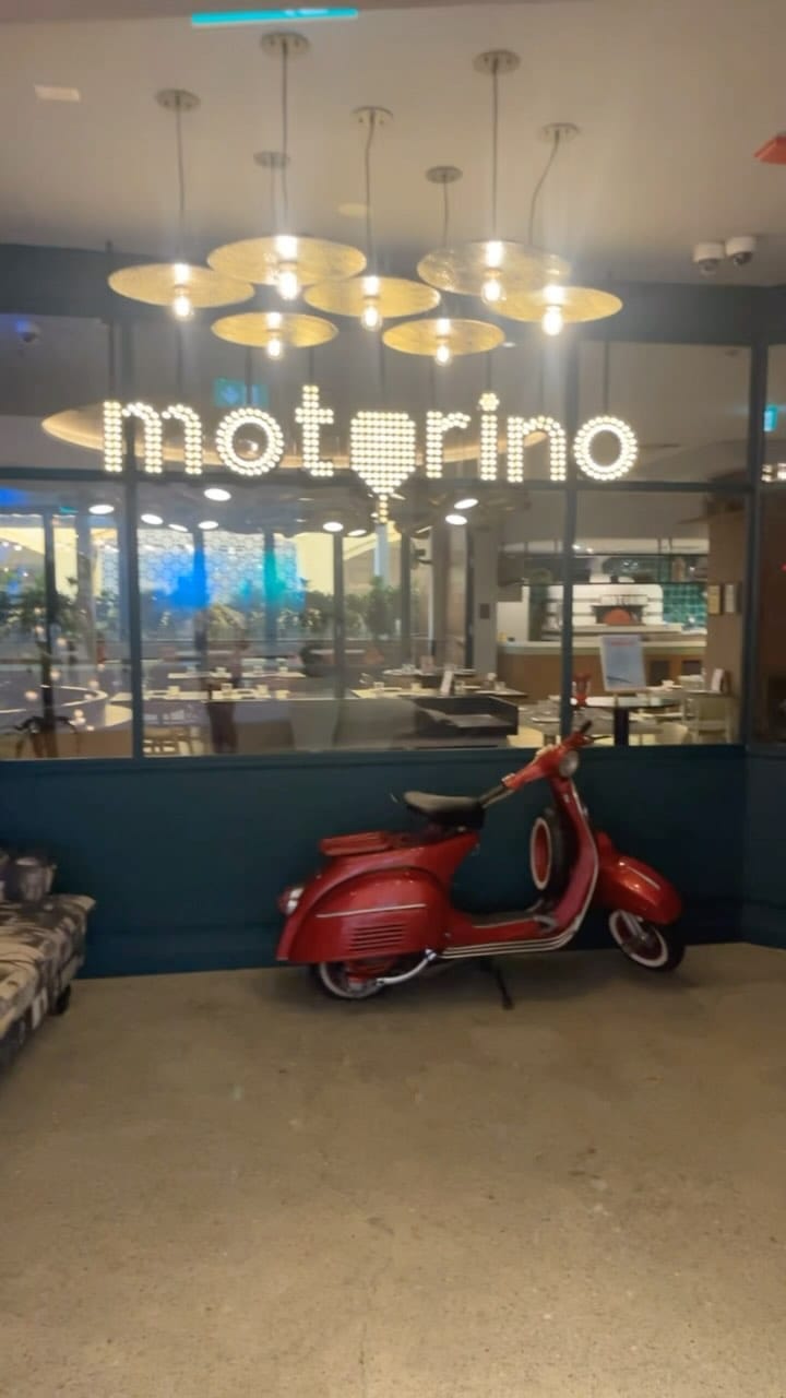 Post 3 by Damien De Molder on Instagram (video)