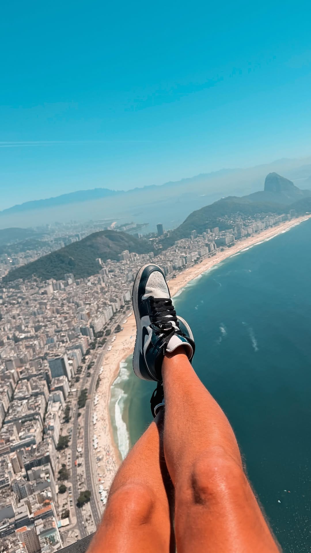 Post 8 by MOHSIN OP WERELDREIS on Instagram (video)