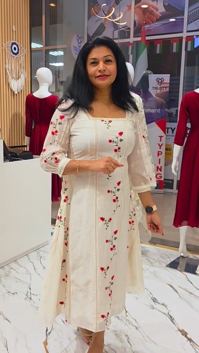 Post 2 by PEARLS FASHION on Instagram (video)