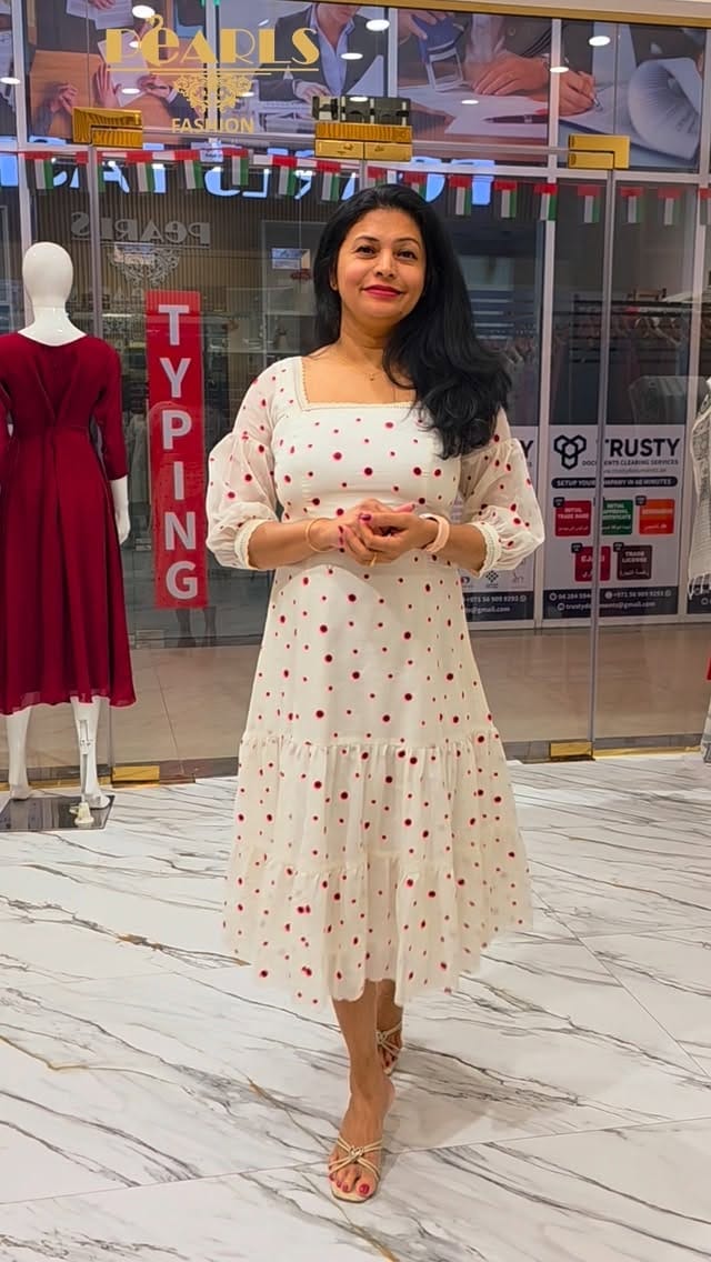 Post 7 by PEARLS FASHION on Instagram (video)
