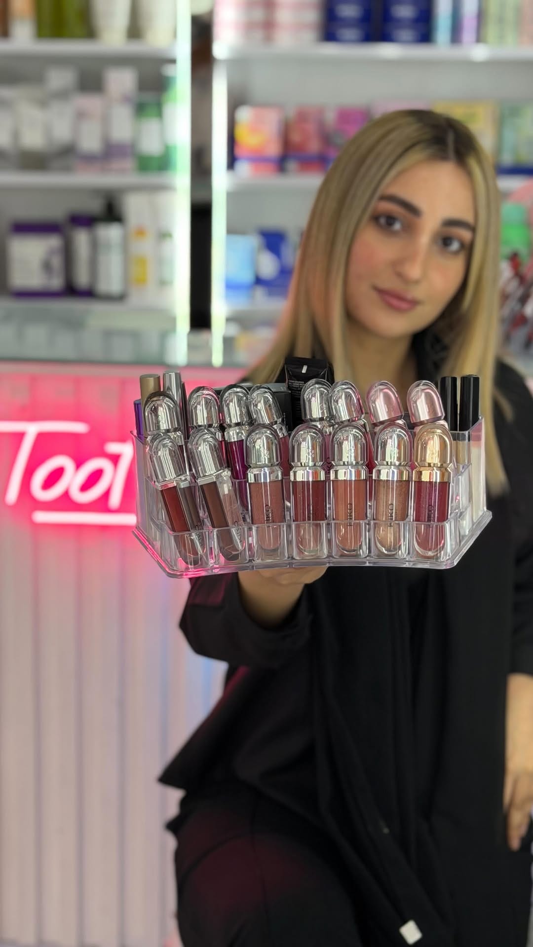 Post 10 by آرایشی توت فرنگی  شعبه 1 on Instagram (video)