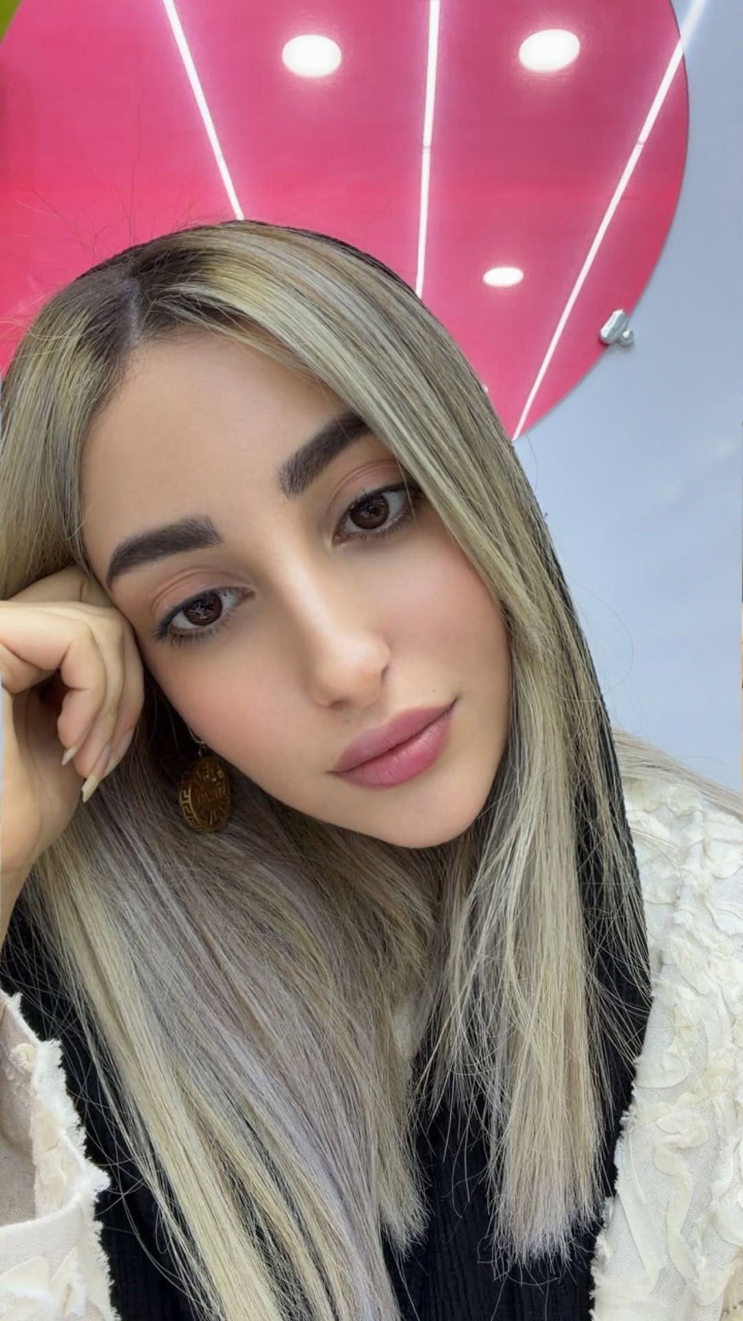 Post 5 by آرایشی توت فرنگی  شعبه 1 on Instagram (video)