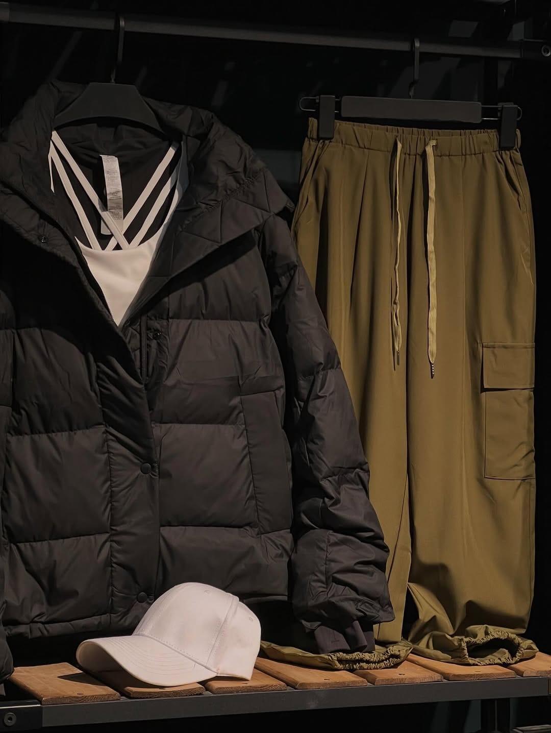 Post 8 by بوتیک ورزشی بِ | ست ورزشی | لگ | نیمتنه besportclothes on Instagram (image)