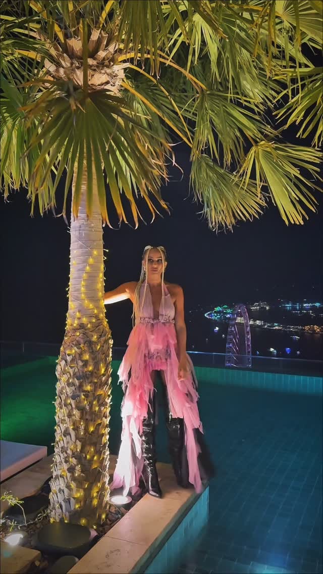Post 3 by Crina Abrudan on Instagram (video)