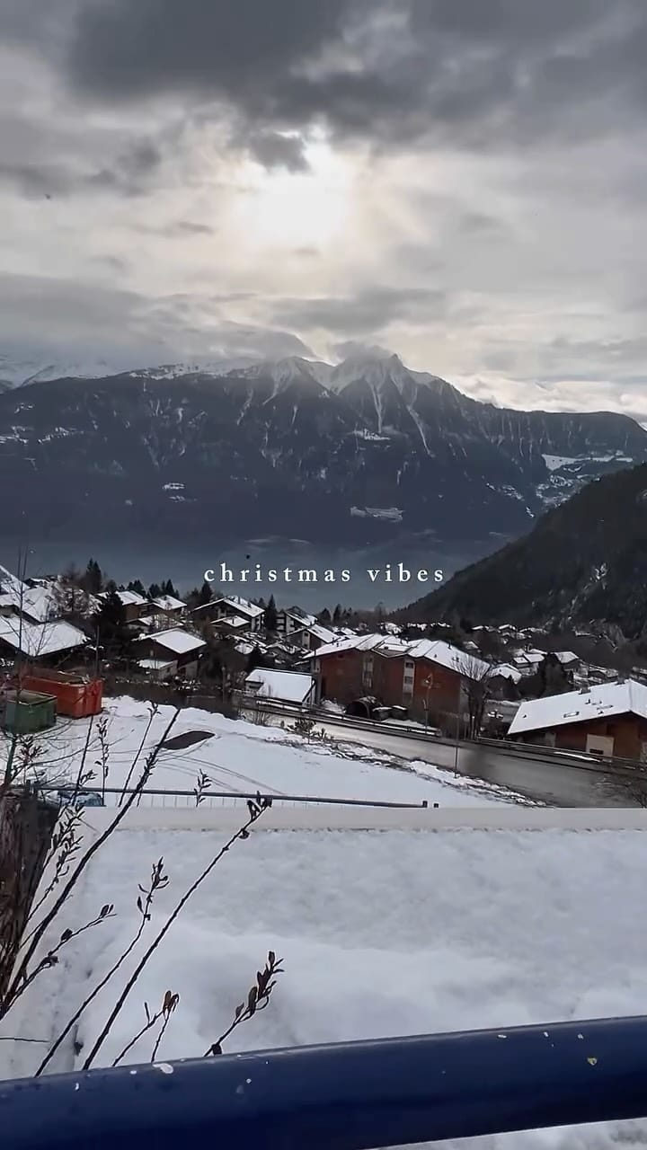 Post 2 by TΛSLIMI CARPETS on Instagram (video)