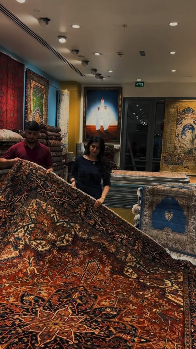 Post 1 by TΛSLIMI CARPETS on Instagram (video)