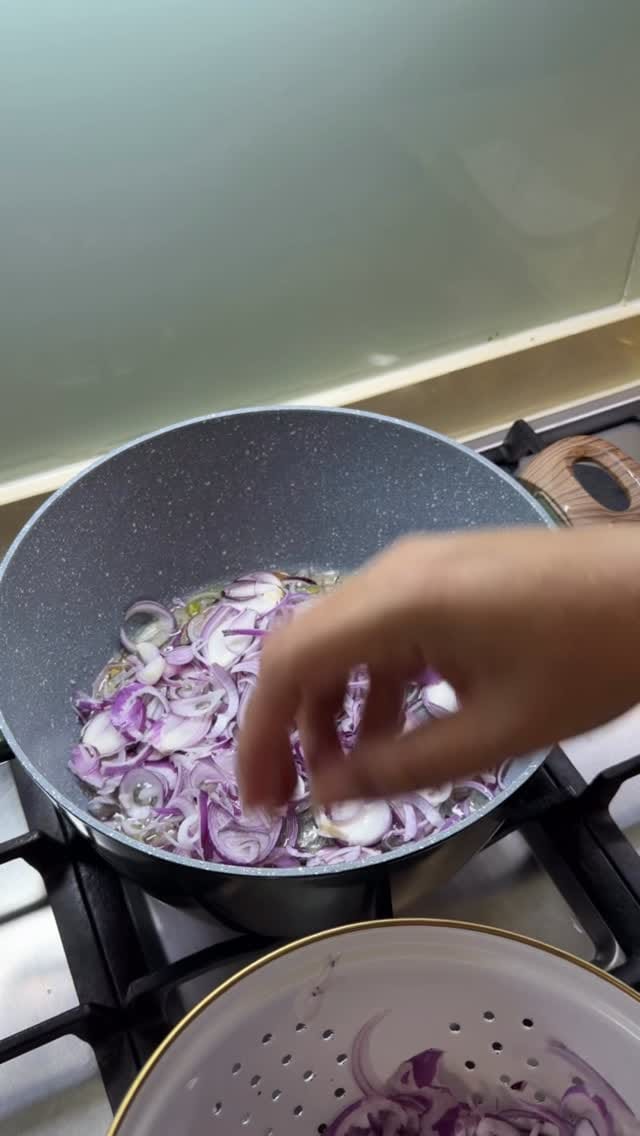 Post 2 by Fouziya Moin on Instagram (video)