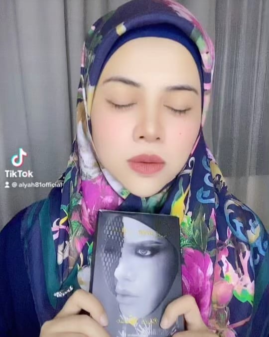 Post 8 by by Alyah Beauty Cosmetics on Instagram (video)