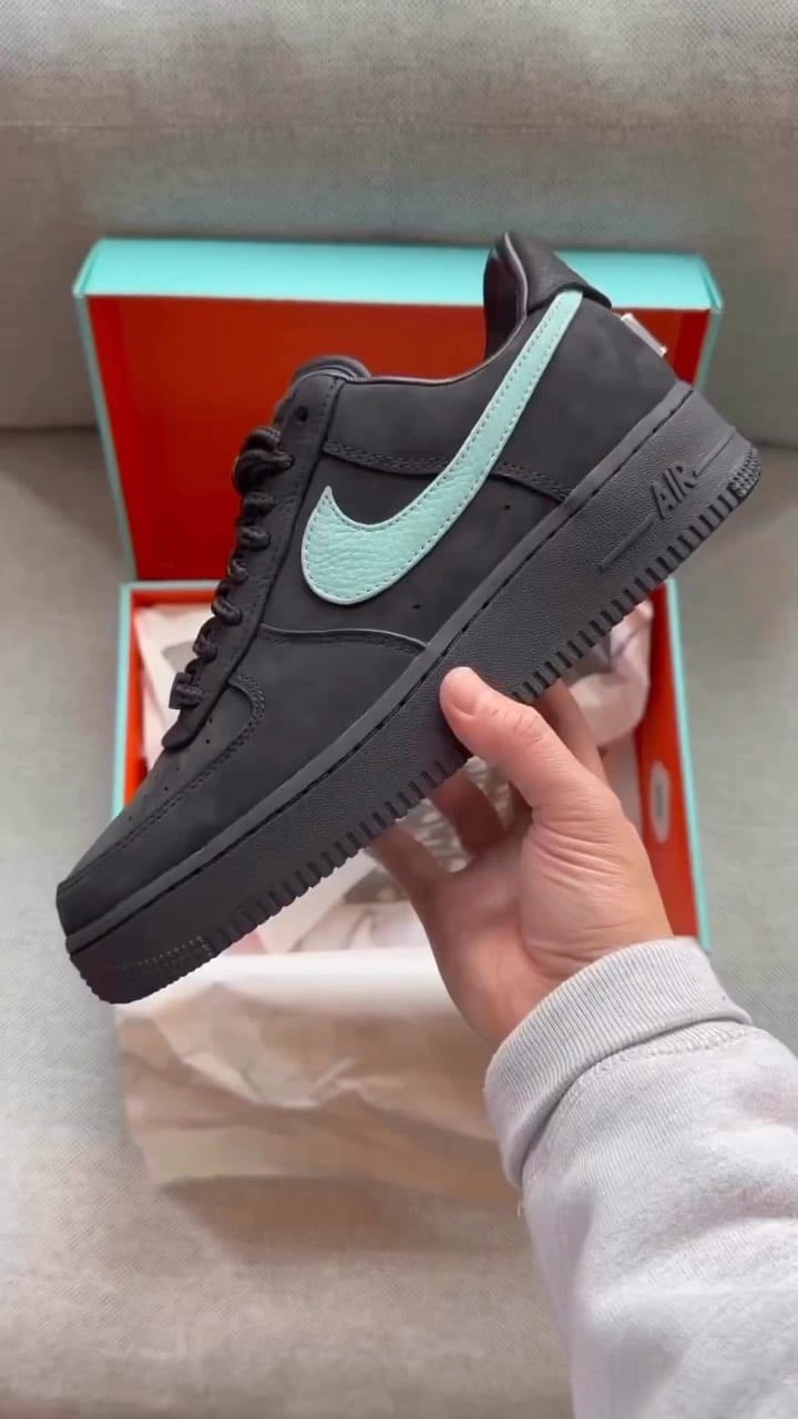 Post 9 by HypeFly - Sneakers & more on Instagram (video)