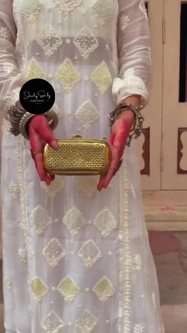 Post 7 by parishy balouch on Instagram (video)