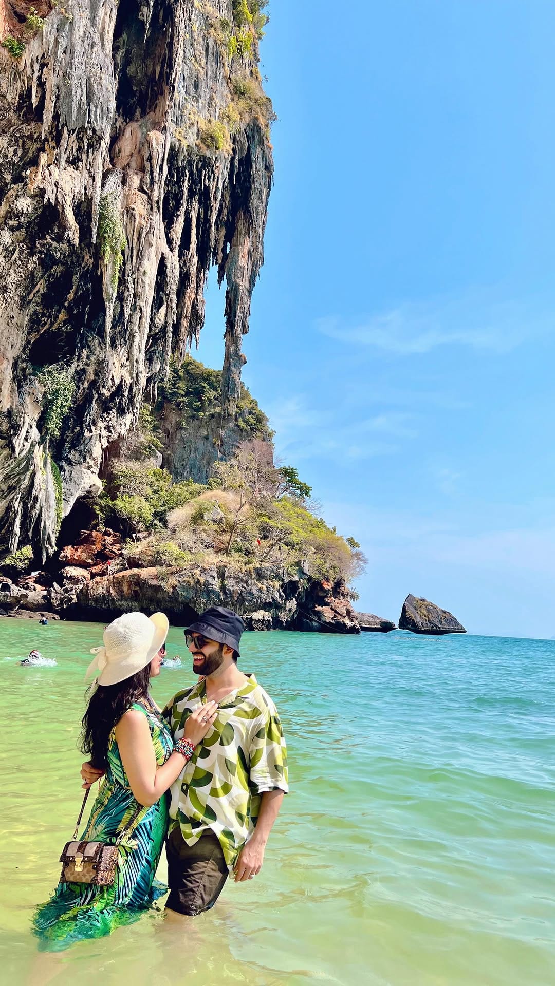Post 10 by Rishika & Kunal👫CoupleBlogger on Instagram (video)