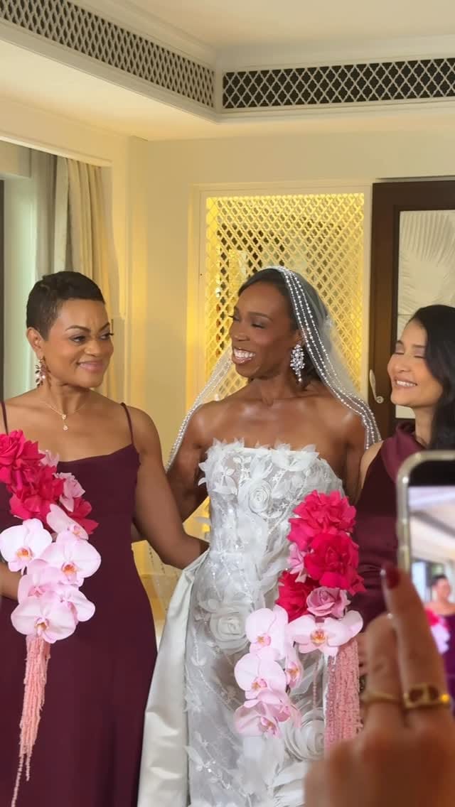 Post 5 by Dubai Makeup Artist on Instagram (video)