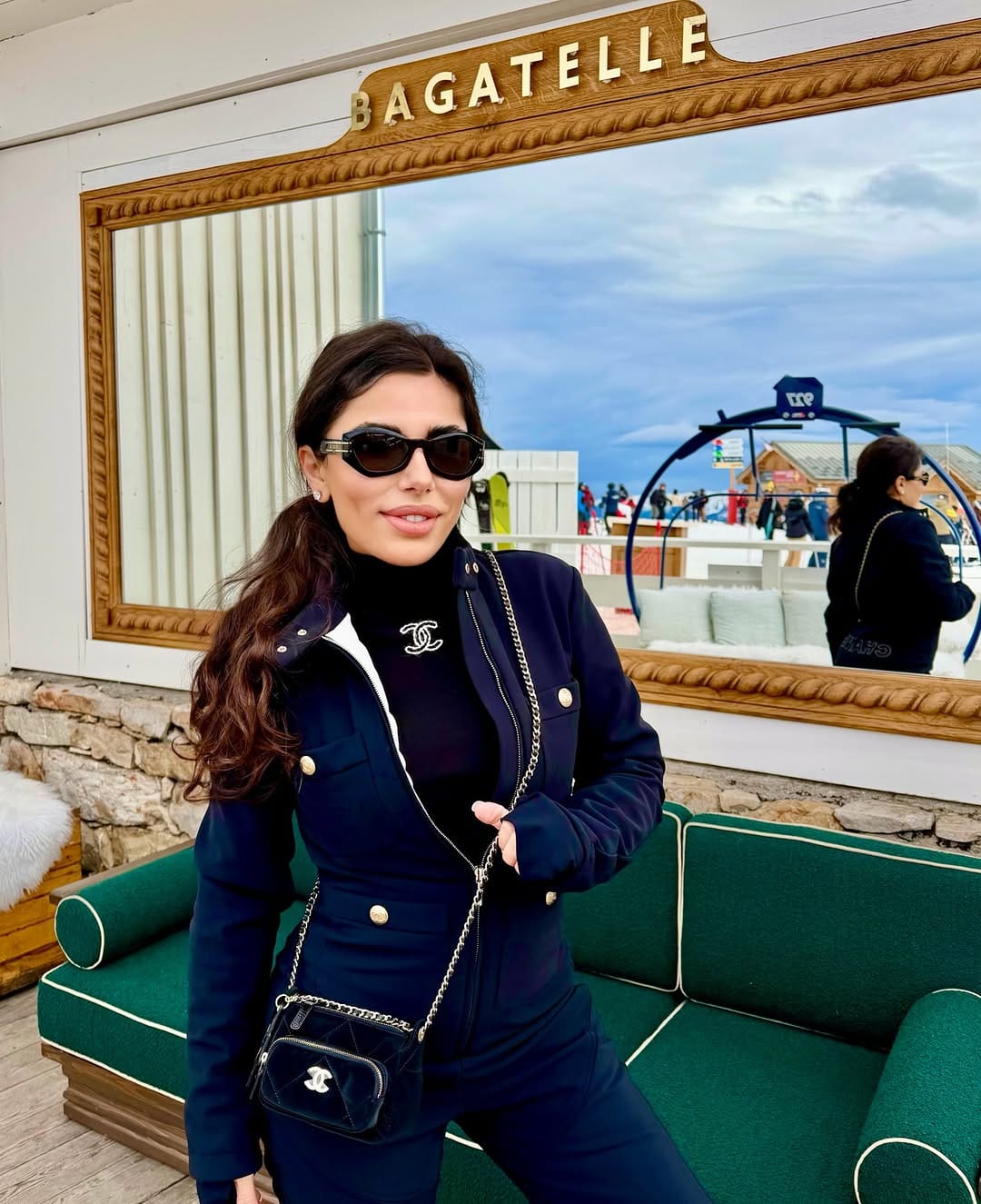 Post 7 by Simona Harbour on Instagram (carousel)