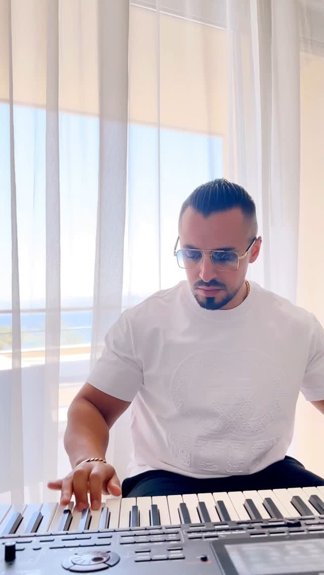 Post 3 by Ali Jabr on Instagram (video)