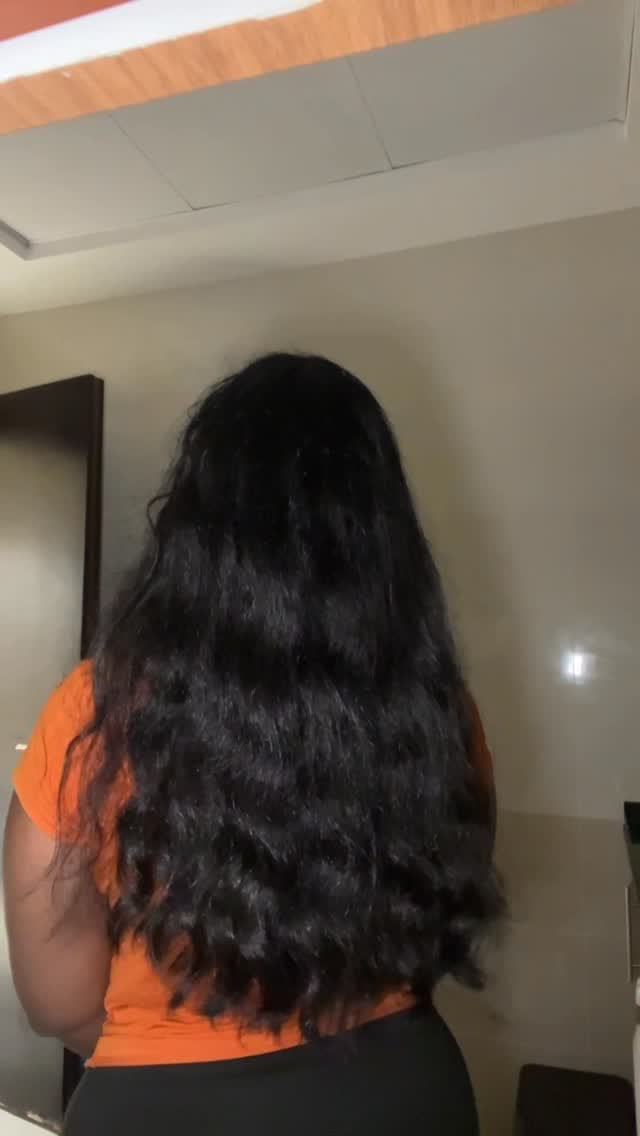 Post 6 by La banana on Instagram (video)