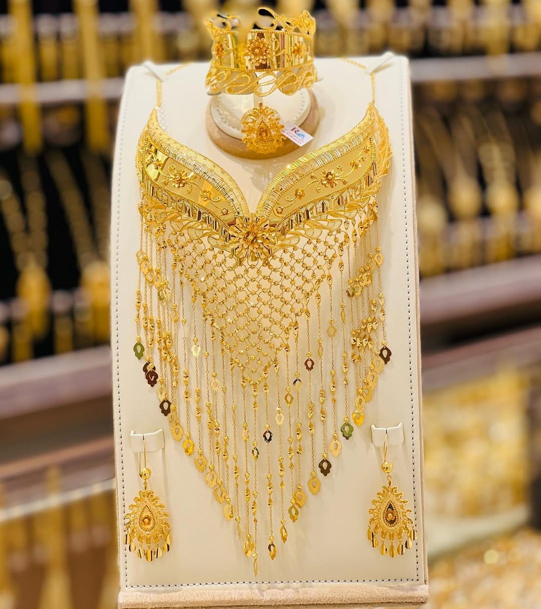 Post 9 by Al ROMAIZAN GOLD & JEWELLERY on Instagram (image)
