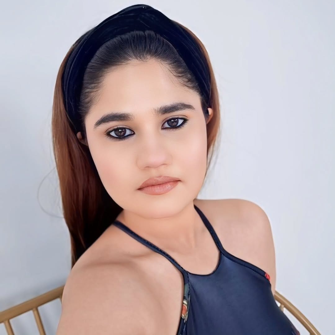 Post 4 by 𝐓𝐚𝐩𝐬𝐢 𝐓𝐚𝐧𝐝𝐨𝐧 on Instagram (carousel)