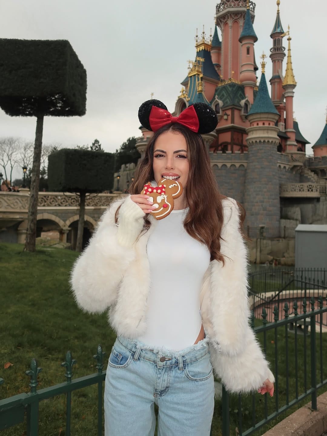 Post 1 by Sienna Hollen on Instagram (carousel)