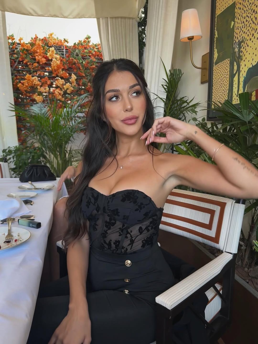 Post 2 by Monique on Instagram (carousel)