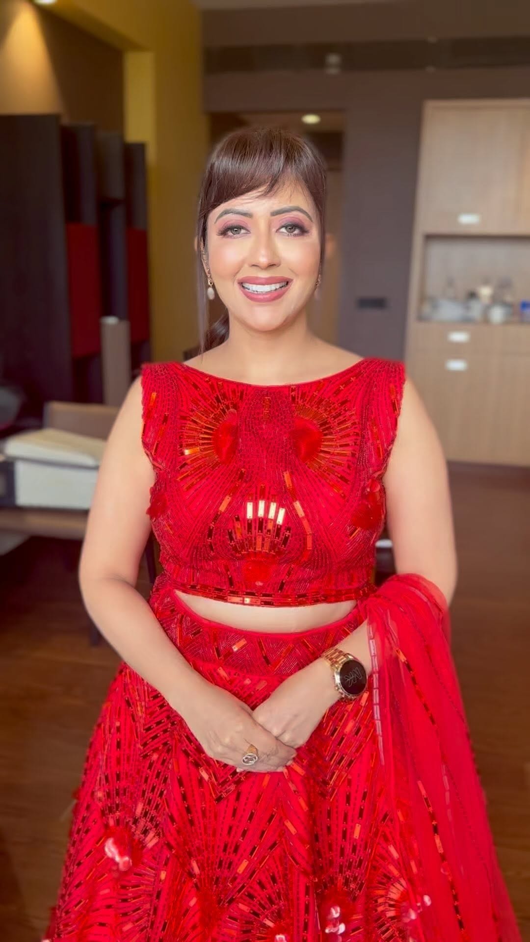Post 9 by Payal Shah-celebrity makeup artist on Instagram (video)