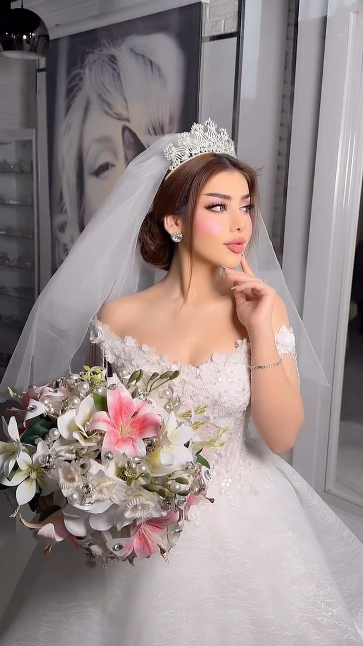 Post 3 by NINA SALON on Instagram (video)