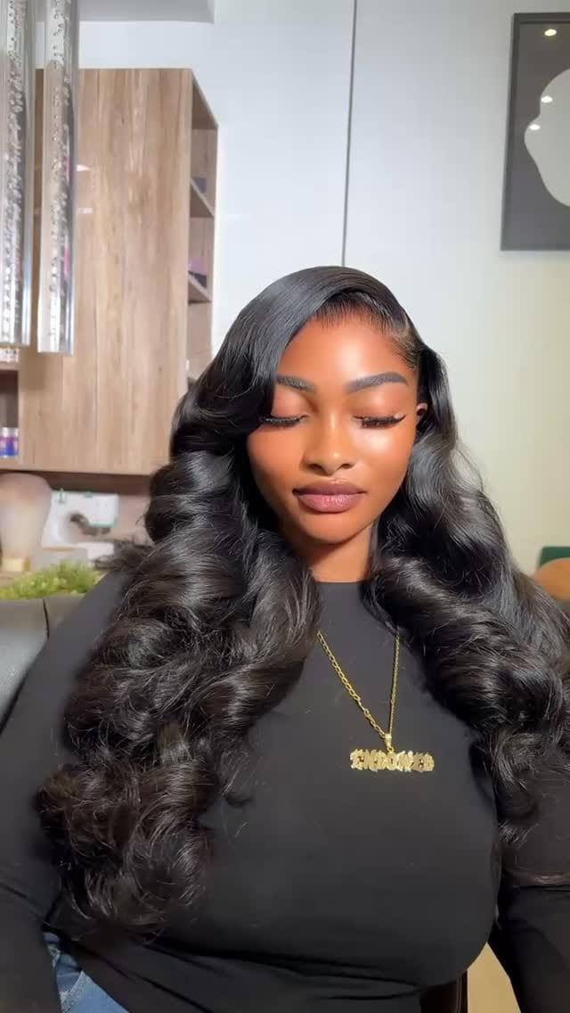 Post 4 by Wigforbaddiesdubai on Instagram (video)