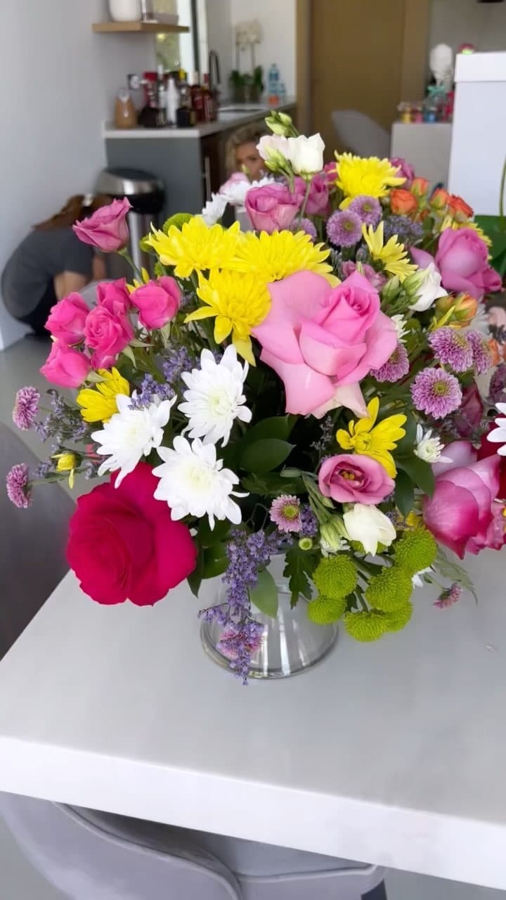 Post 4 by Fresh flowers in Dubai | free delivery on Instagram (video)