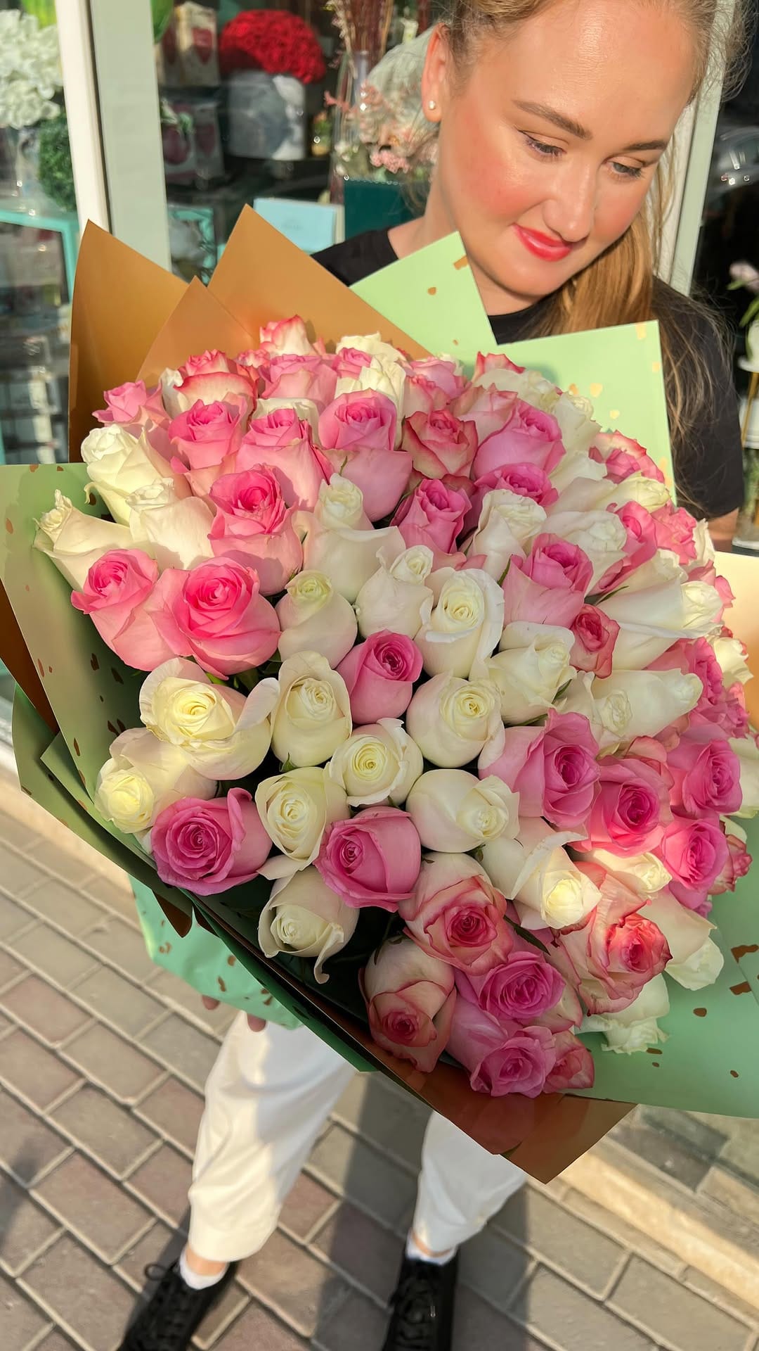 Post 10 by Fresh flowers in Dubai | free delivery on Instagram (video)